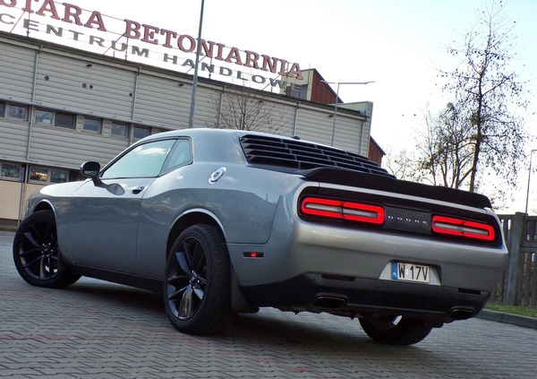 Dodge Challenger cena 92000 przebieg: 151000, rok produkcji 2016 z Gostynin małe 562